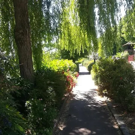 Les Pingouins De La Marne Bed and breakfast 3*